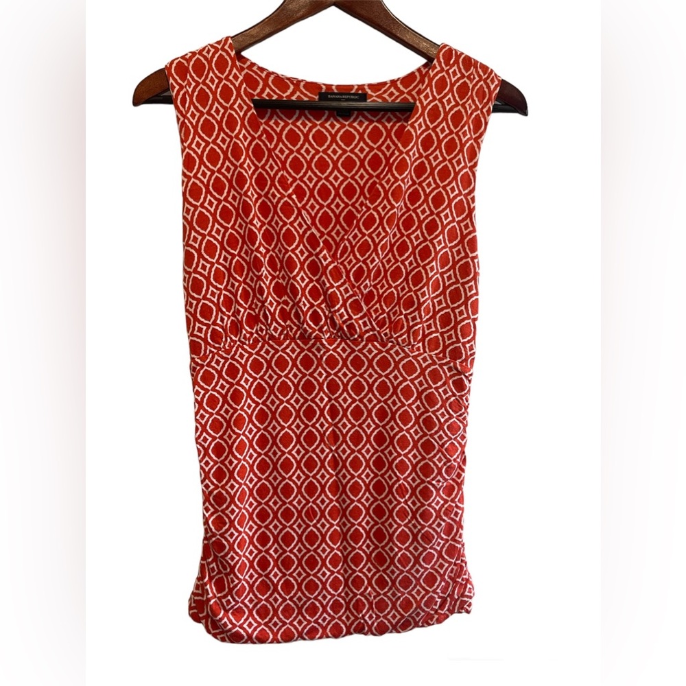 Banana Republic Orange and white design, sleeveless, V-neck tank blouse Size Med